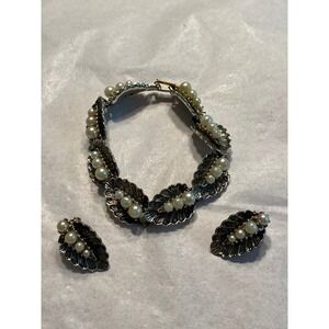 Vintage silver bracelet & clip on earrings set